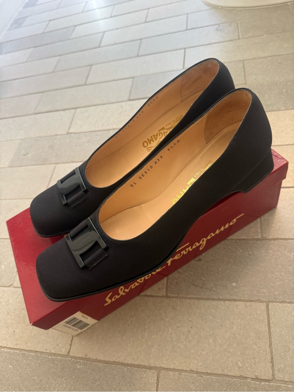 Salvatore Ferragamo Black Vara Bow Flats